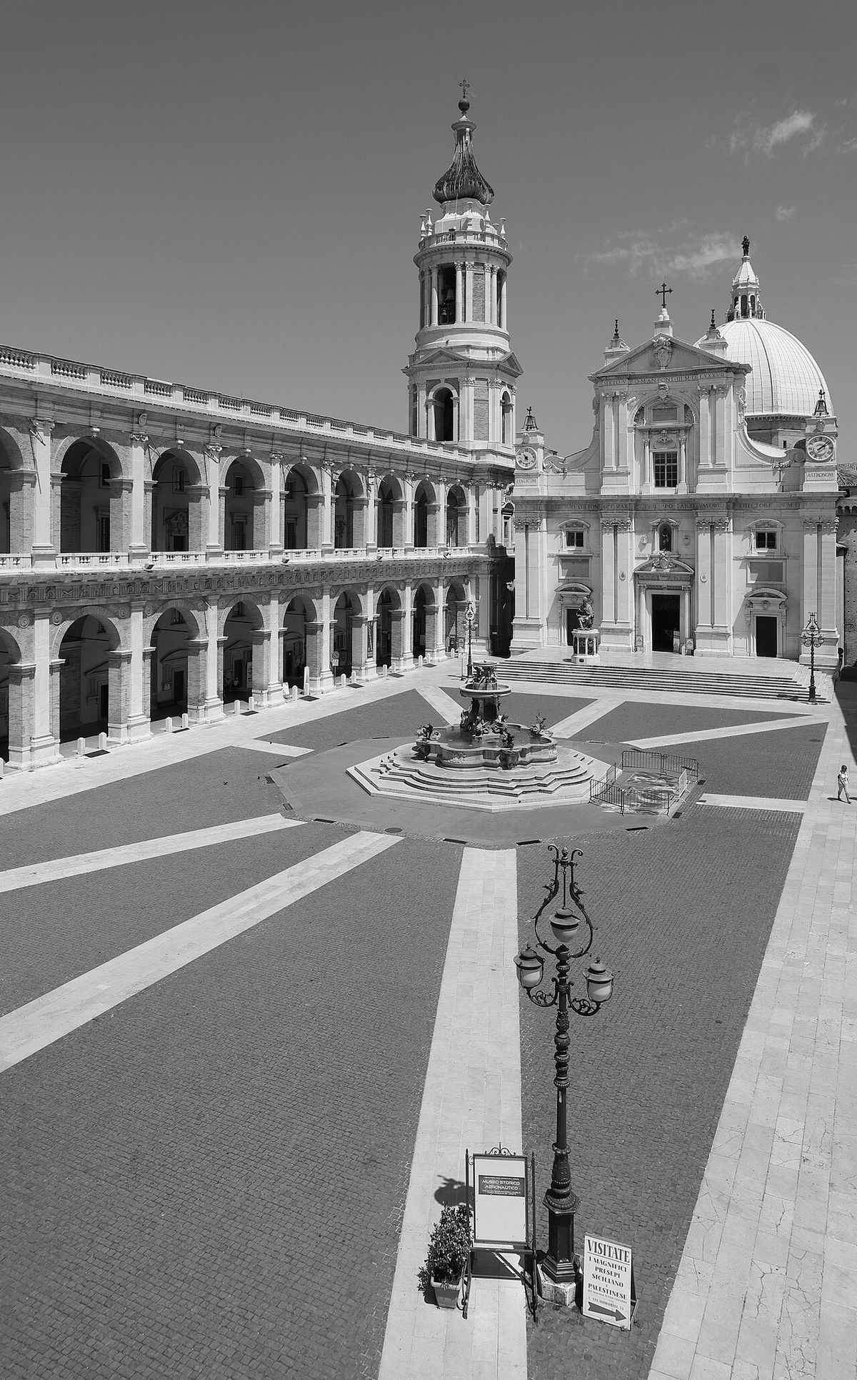 Loreto - Basilica della Santa Casa di Loreto - Piazza della Madonna - 2023-09-06 23-18-37 001