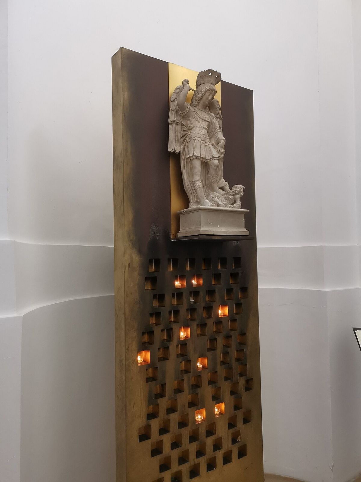 Figur aus einem Stein vom Monte Gargano (1699) St