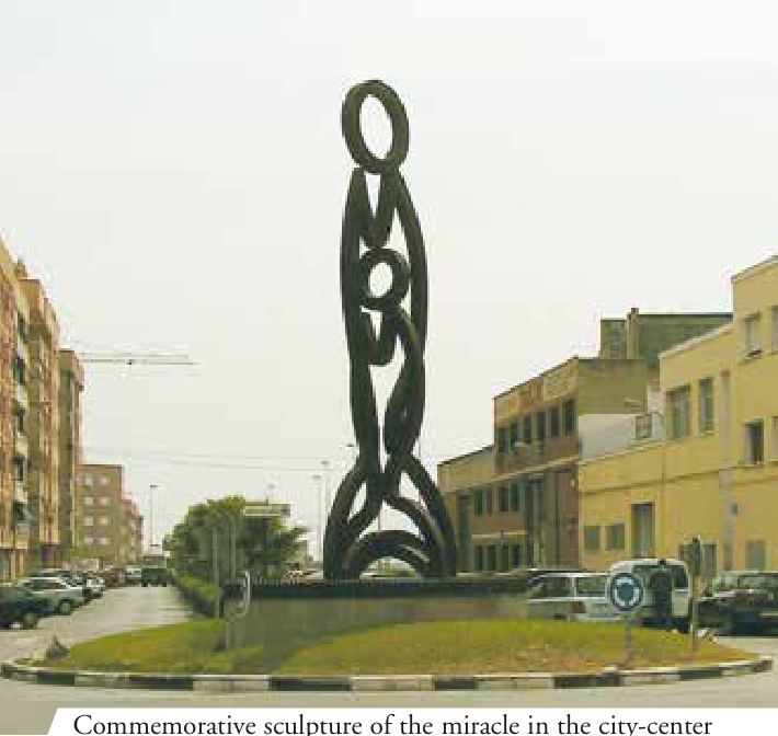 Commemorative sculpture of the miracle in the city-center