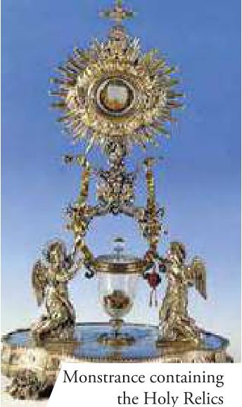 Monstrance containing the Holy Relics